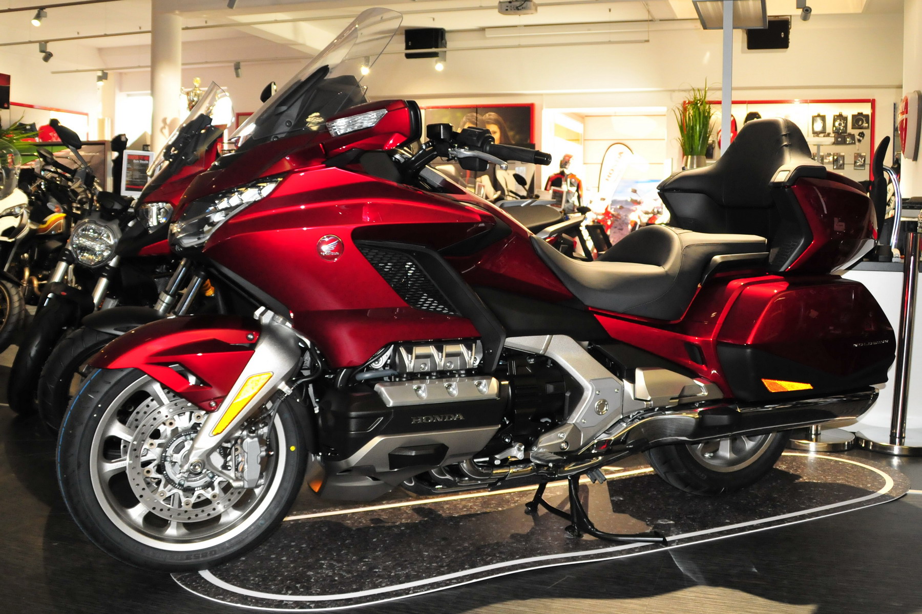 Heavyweight Tourer or Adventure-Sport: Which Big Bike Actually Fits Your Riding?